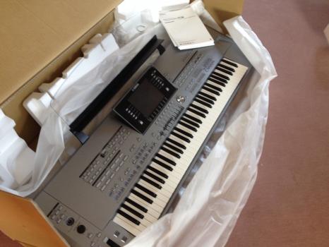 Yamaha Tyros 4 61-Key Workstation Arranger Keyboard